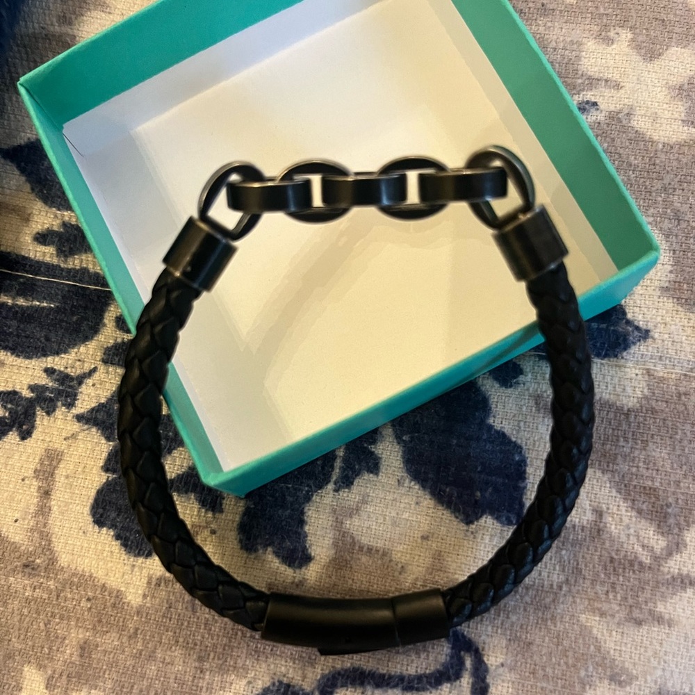 Italian made leather bracelet 8.25 inches in total circler length 🇮🇹 black.